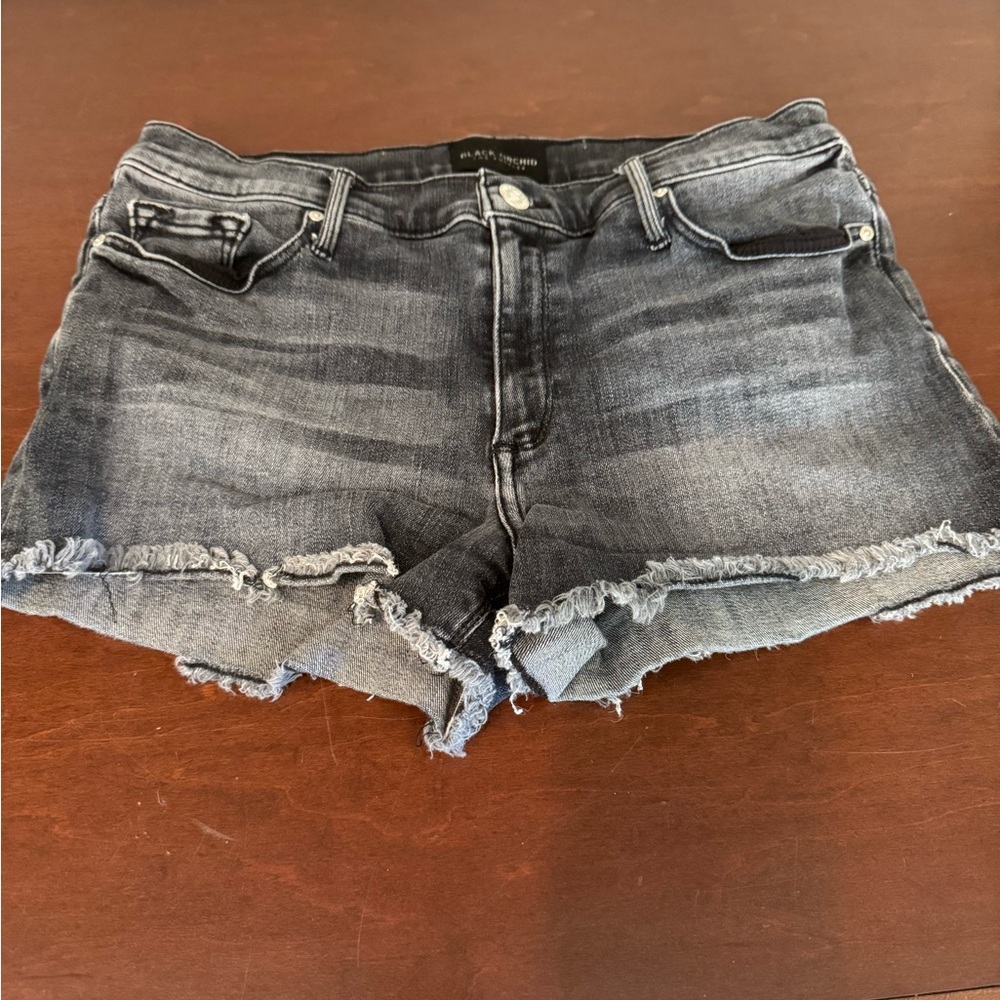 Black Orchid black jean booty shorts 27 - Picture 3 of 3